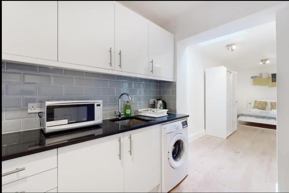 Apartamento New Spacious 1 bed studio flat in Aldgate Londres Exterior foto