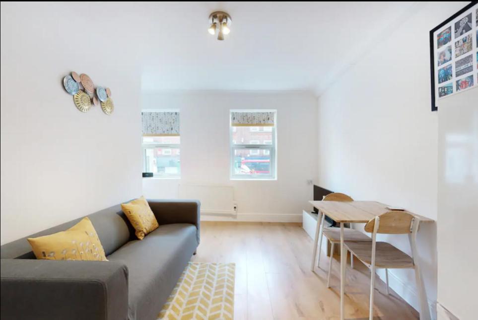Apartamento New Spacious 1 bed studio flat in Aldgate Londres Exterior foto